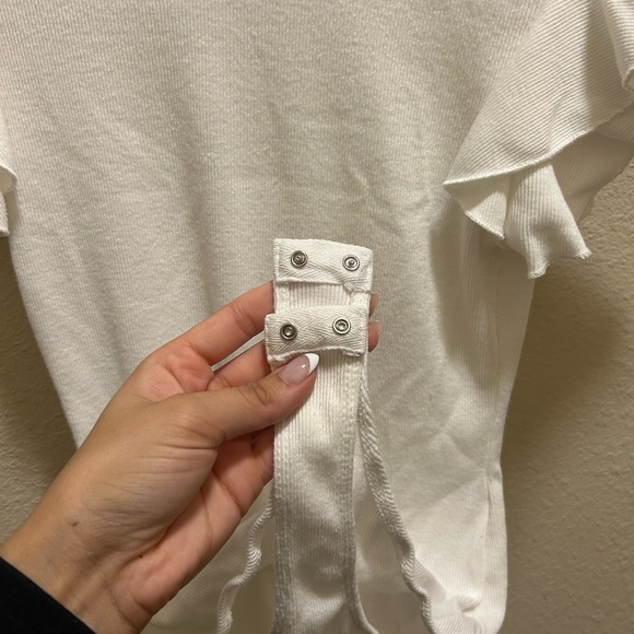 White Ruffled Flutter Sleeve Bodysuit - Picture 4 of 4